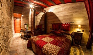 6 bedrooms, desk, free WiFi, bed sheets