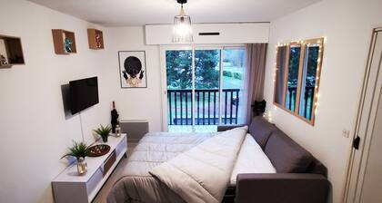 Newly renovated apartment, close to the beach and the Casino. 7mn walk to the beach.