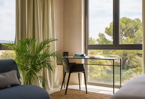 Deluxe Room, Multiple Beds | Desk, soundproofing, iron/ironing board, free WiFi