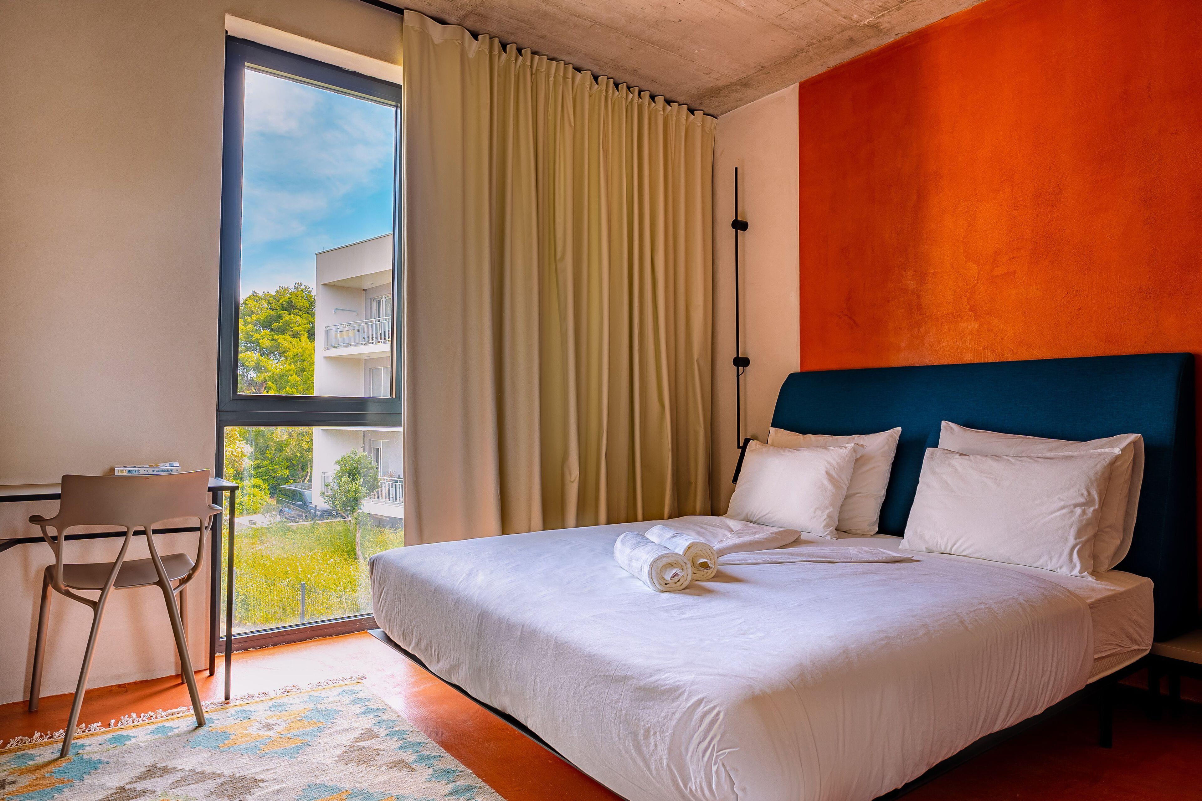 Rom, 1 queensize-seng | Skrivebord, lydisolert, strykejern/-brett og wi-fi (inkludert)