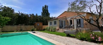 Provencal house with swimming pool in the heart of the Comtat Venaissin Velleron