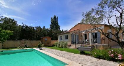 Provencal house with swimming pool in the heart of the Comtat Venaissin Velleron