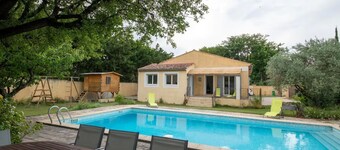 Provencal house with swimming pool in the heart of the Comtat Venaissin in Velleron