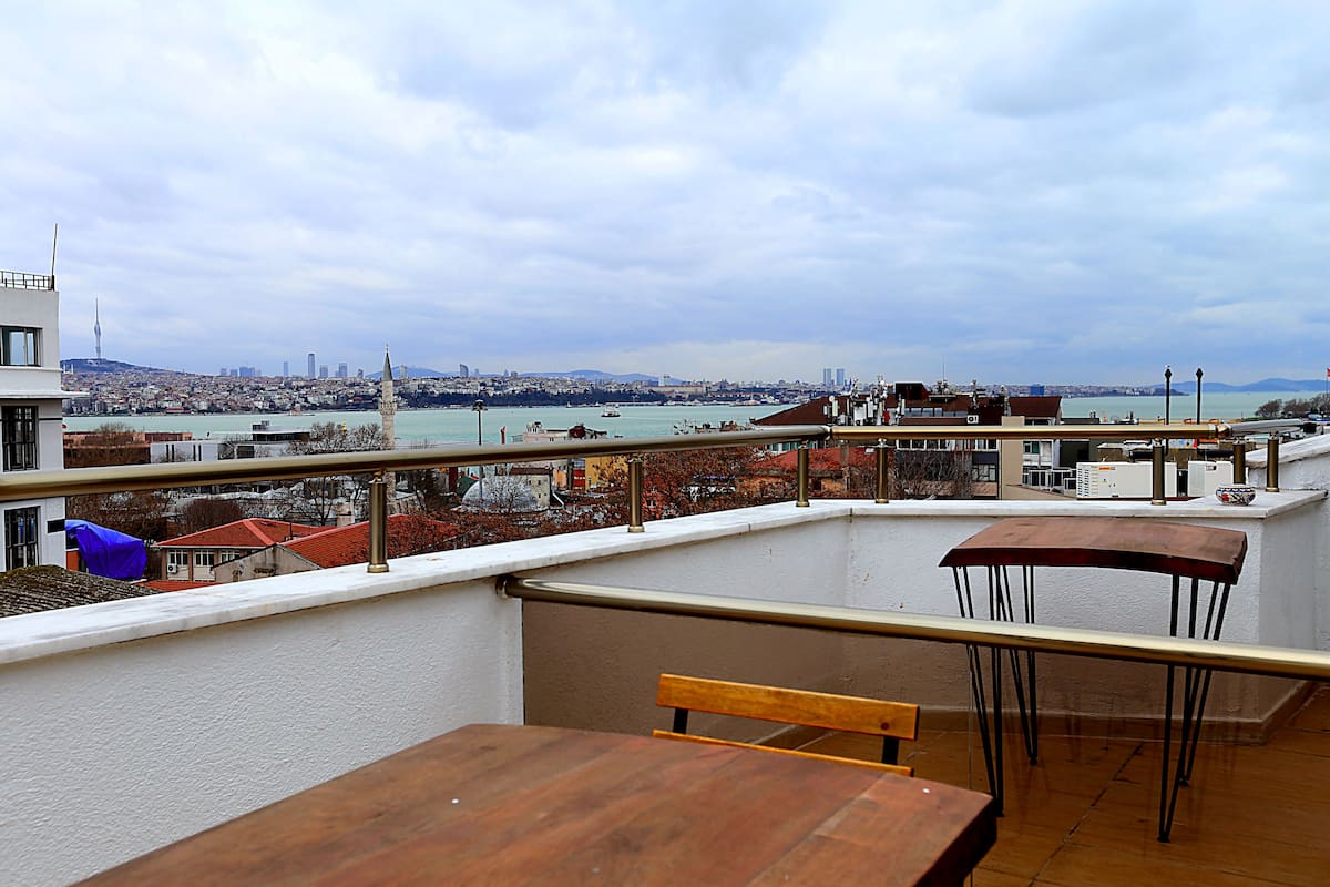 2 Balcony , Terrace Room | 1 sovrum, värdeförvaringsskåp på rummet och mörkläggningsgardiner