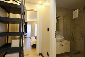 In-room safe, blackout curtains, soundproofing, free WiFi - Galata King Suites (Istanbul)