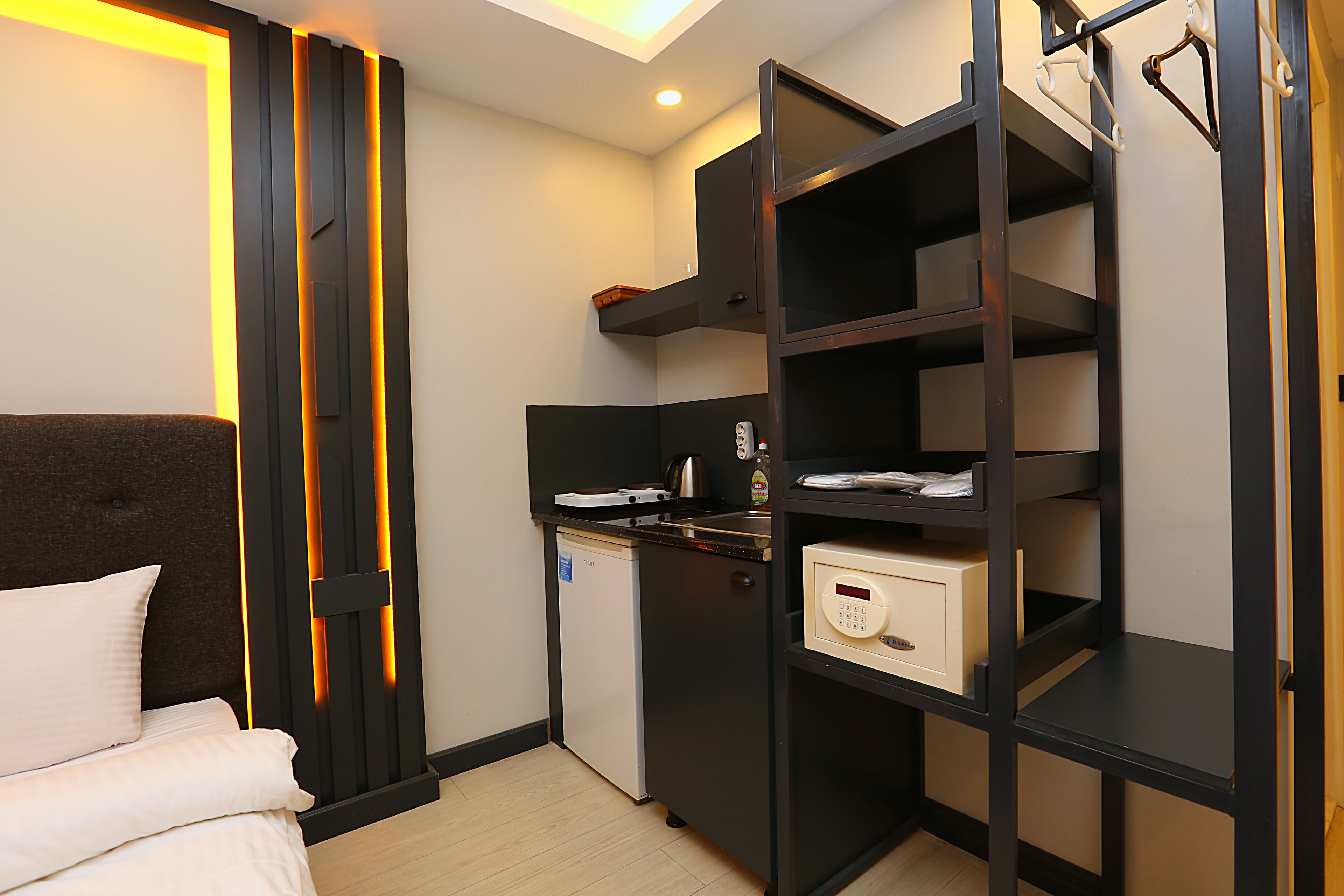 Deluxe Triple Room, Kitchen | Private kitchenette | Mini-fridge