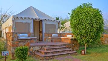 Coffres-forts dans les chambres, bureau, Wi-Fi gratuit, draps fournis