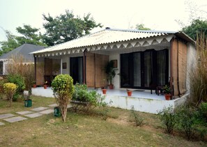 Zimmersafe, Schreibtisch, kostenloses WLAN, Bettwäsche