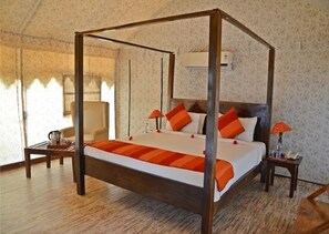 In-room safe, desk, free WiFi, bed sheets - Sultan Bagh Ranthambore (Sawai Madhopur)