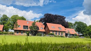Exterior - Country vacation! Feel-good time Stylish vacation apartments with sauna & playground (Kirchlinteln)