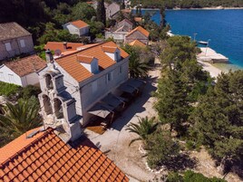 Fachada de la propiedad