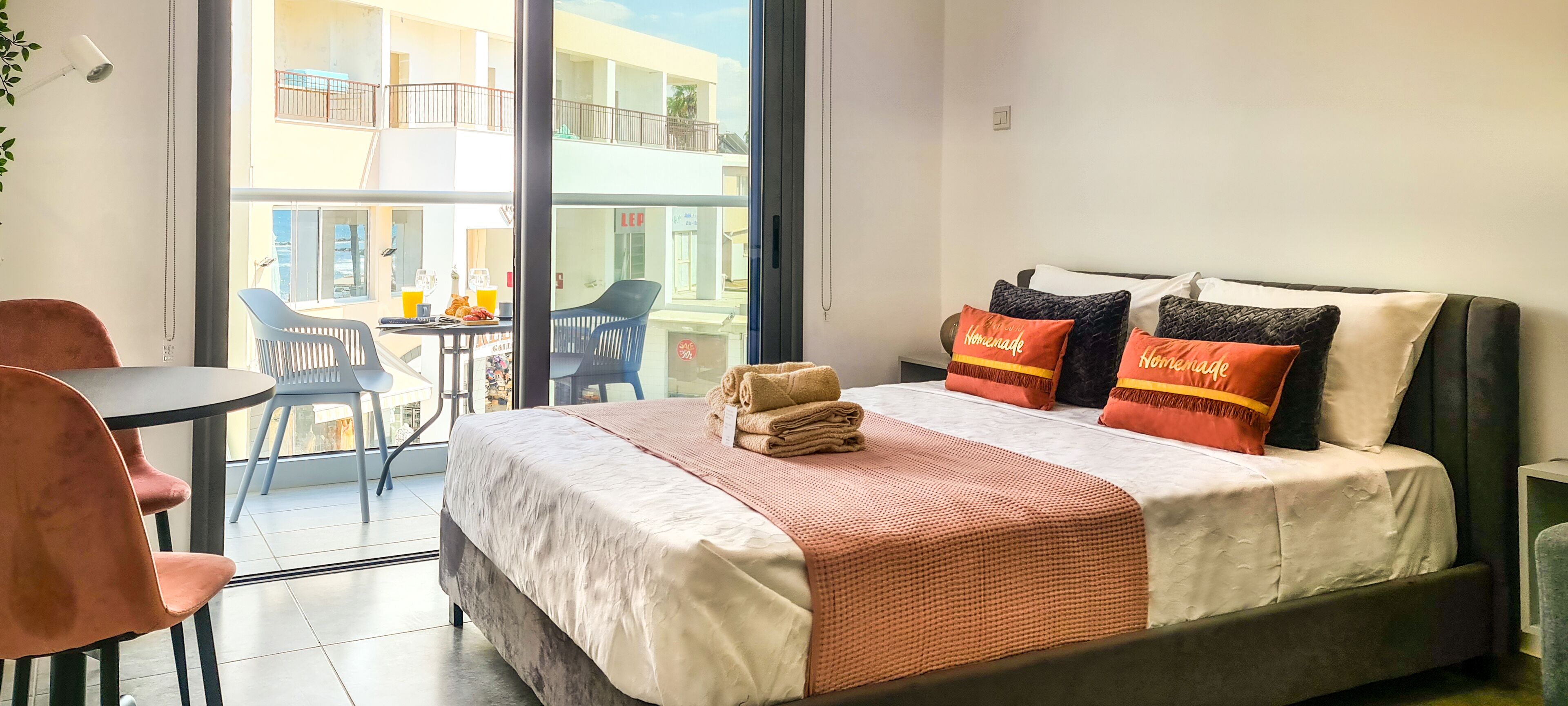 Luxury Studio | Free WiFi, bed sheets