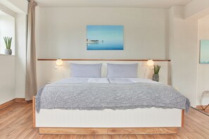 Free minibar, in-room safe, individually decorated - Pierspeicher Boardinghouse (Kappeln)