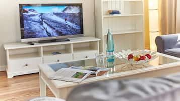 Kostenlose Minibar, Zimmersafe, individuell dekoriert