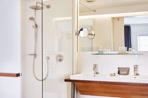 Articles gratuits dans le mini-bar, coffres-forts dans les chambres