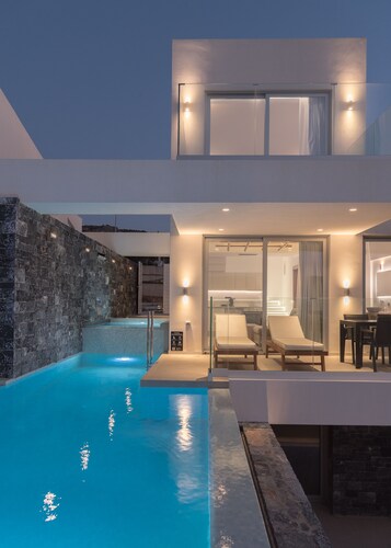 Zen Wave Luxury Villa, an Iconic Escape