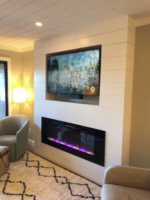 TV, fireplace