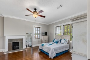 7 bedrooms, iron/ironing board, WiFi, bed sheets