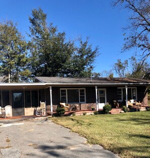 Exterior - Although a country setting, the cottage has all modern conveniences & comforts (Climax)