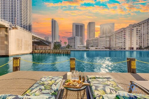 Tropical Apartment –Balcony |Resort Pool+ Gym