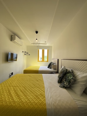 Double Room | Individually decorated, laptop workspace, blackout curtains