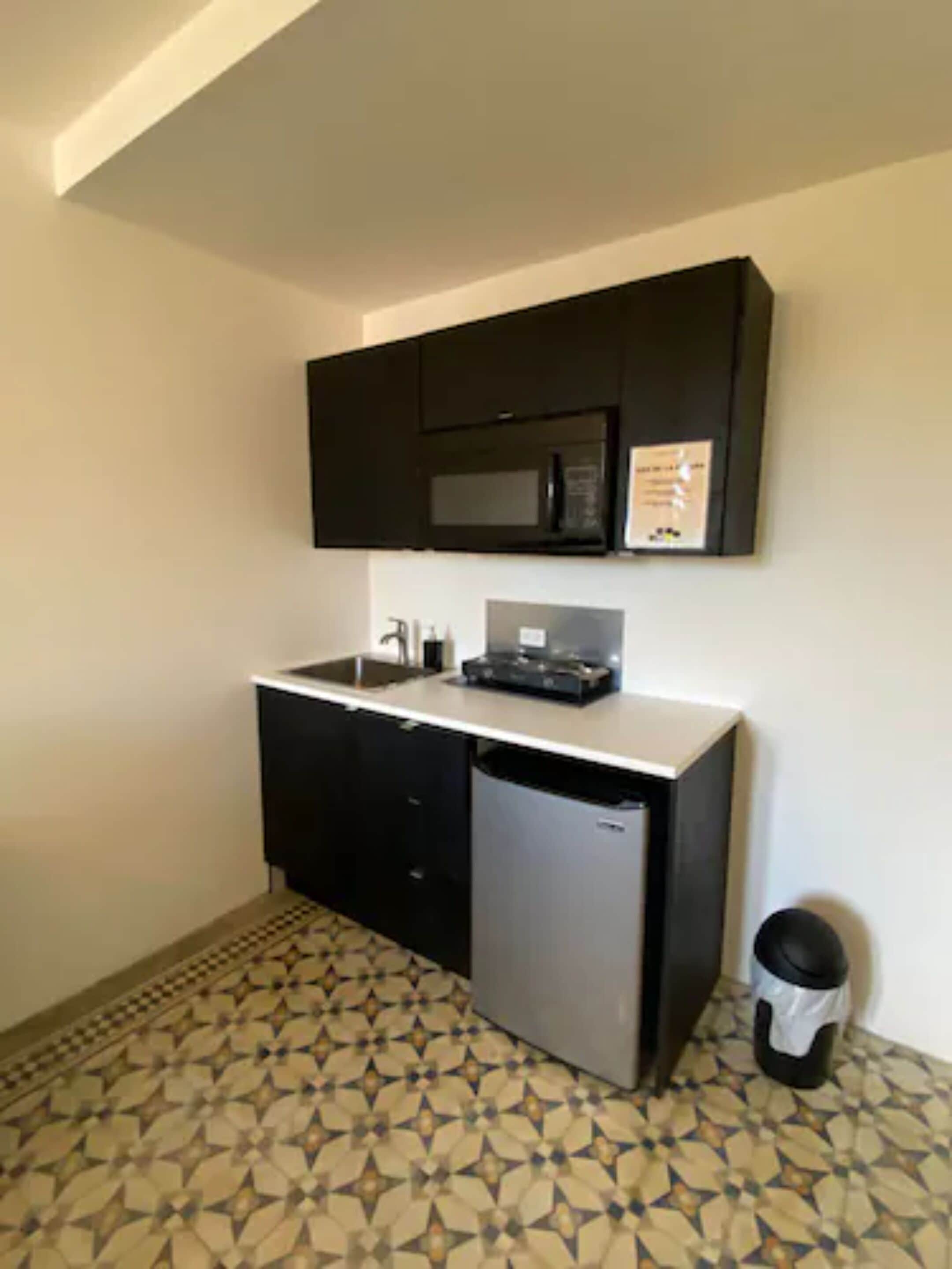 room, 1 queen bed | bathroom | shower, hair dryer, towels