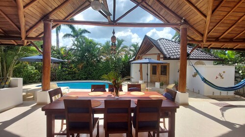 Belle villa avec piscine privée à 5 minutes à pied de la plage de Las Ballenas! 