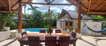 Villa Tiburón, Spacious Caribbean Getaway w/Private Pool near Las Ballenas Beach