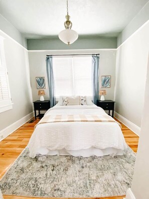 3 chambres, fer et planche à repasser, Wi-Fi, draps fournis