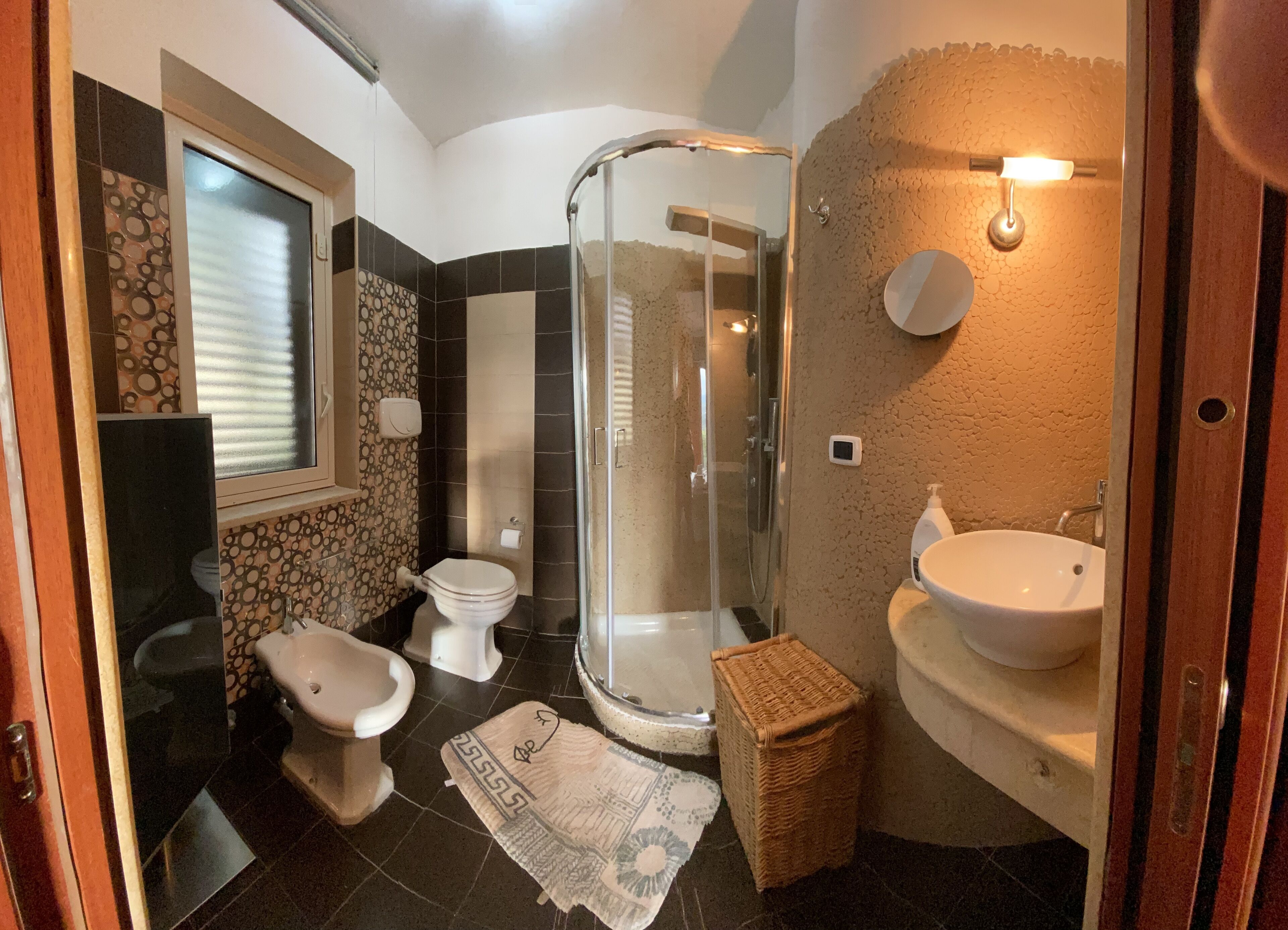 Combinazione doccia/vasca, asciugacapelli, bidet, asciugamani