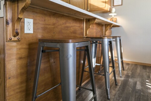 Prime Location Cottage- King Suite