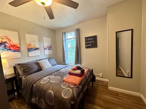 4 bedrooms, desk, iron/ironing board, free WiFi