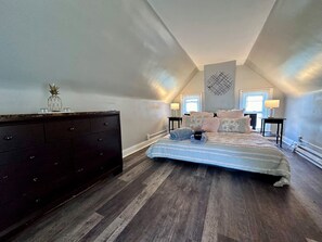 4 bedrooms, desk, iron/ironing board, free WiFi