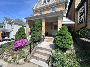 Exterior detail - Classy 4bed 2 bath Mt Washington (Pittsburgh)