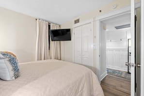 1 habitación, tabla de planchar con plancha, wifi gratis y ropa de cama
