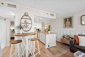 Interior - Sunbird #110W- Free Beach Chairs! (Panama City Beach)