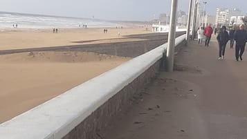 Na praia, espreguiçadeiras