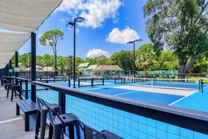 Sport court - WATERFRONT VIEWS! BEAUTIFUL HILTON HEAD ISLAND VILLA NEAR BEACH & FISHING (Hilton Head Island)