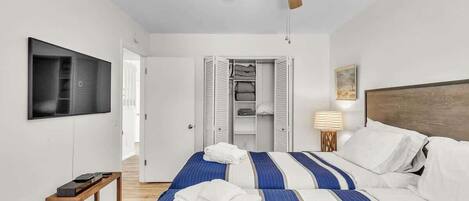 2 bedrooms, iron/ironing board, free WiFi, bed sheets