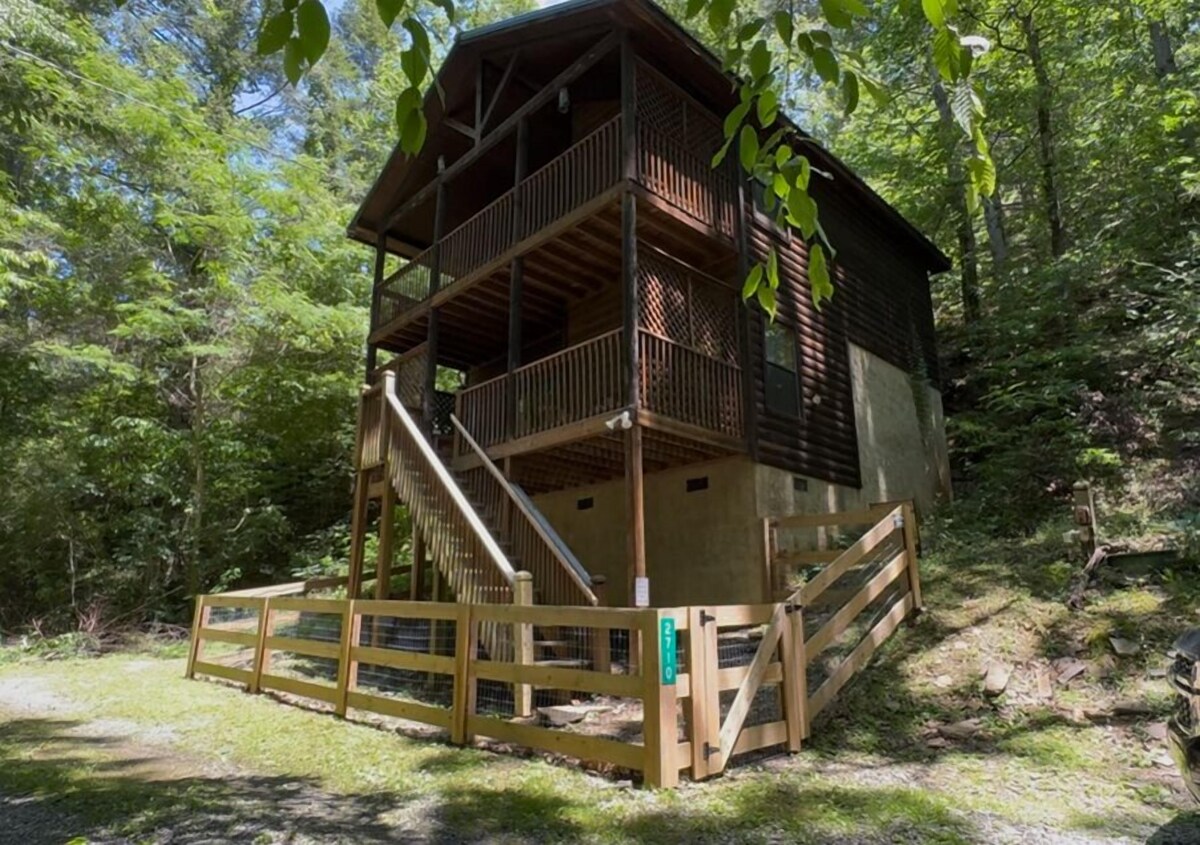 Blissful Tranquility-Small Fenced Yard-No Steep Roads-Close to PForge- Sleeps 6