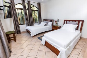 2 chambres, fer et planche à repasser, lit parapluie, Wi-Fi gratuit