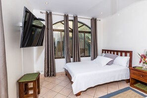 2 bedrooms, iron/ironing board, travel crib, free WiFi