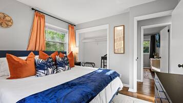 4 bedrooms, desk, iron/ironing board, travel crib