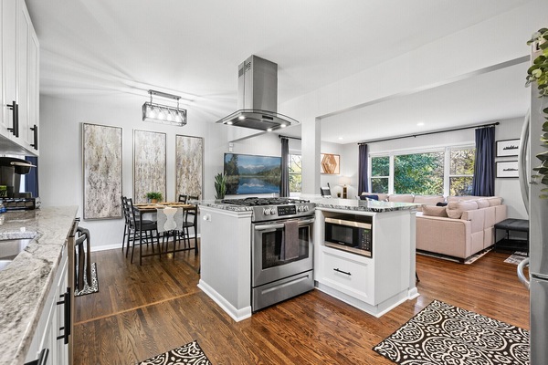 Køleskab, mikrobølgeovn, ovn, kogeplade