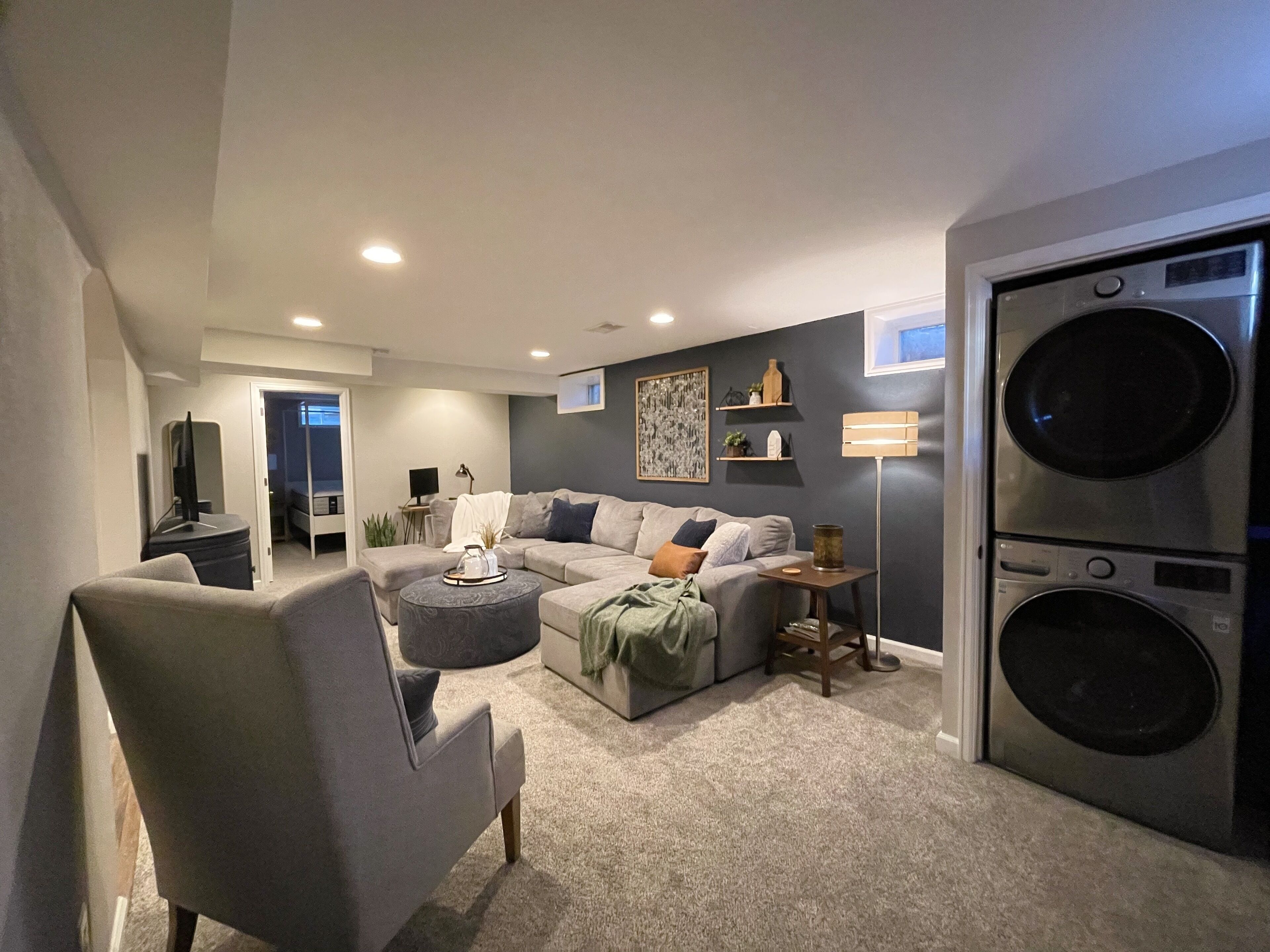 Private Two Queen Bedrooms - Chic Basement Apartment