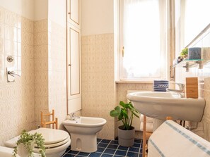 Deluxe Apartment | Bathroom - The Best Rent-Apartment near metro Lodi (Milan)