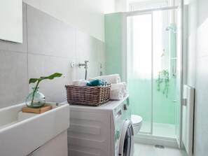 Deluxe Apartment | Bathroom - The Best Rent-Apartment near metro Lodi (Milan)