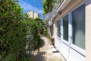 Exterior detail - Studio apartment within walking distance to the top city locations and amenities (Split)