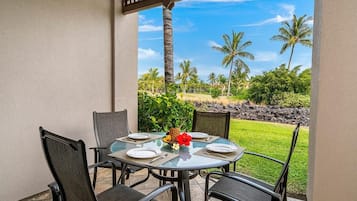Vila, 1 Tempat Tidur King (Colony Villas at Waikoloa Beach Resor) | Tempat makan outdoor