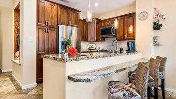 Villa, 1 King Bed (Colony Villas at Waikoloa Beach Resor) | Private kitchen | Oven, toaster